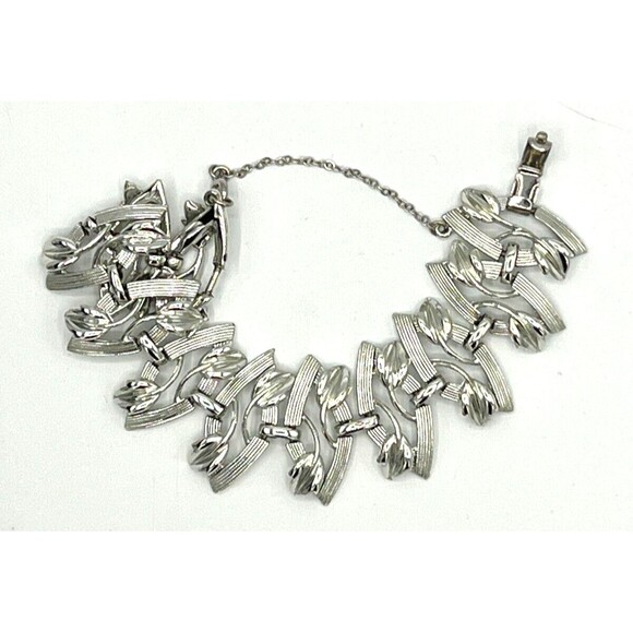 Vintage Bracelet Signed CORO‎ Silvertone Security Clasp and Chain Extender - Picture 3 of 11